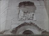 18799 - Мцхетъ. Джварисъ-Сагдари. Среднее окно восточнаго фасада. Барелефъ спасителя и строителя Стефаноса Патрикия..jpg.jpg