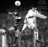 Marc Overmars (L) jumps for the ball with Inter Milan's Colo.jpg.jpg